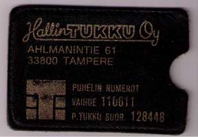 Musta, nahkainen pikku kotelo  tamperelaisen  HALLIN TUKUN pikatukku kortille. Koko 6.5x 9.2 cm.