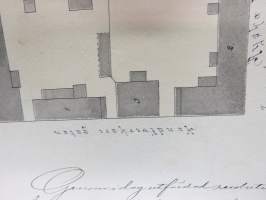 Ritning till port och plank samt planförändring öfver... Ryska kyrkogatan &amp; Hantverkaregatan (Yliopistonkatu &amp; Käsityöläiskatu, Turku) 1892 piirtänyt Aug. Helenius