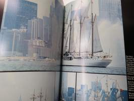 Das grosse Buch der Windjammer -suurten purjelaivojen esittelyä, myös suomalaisomistuksesssa olleita aluksia