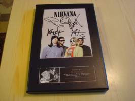 Nirvana, canvastaulu, koko 20 cm x 30 cm. Teen näitä vain 50 numeroitua kappaletta. Yksi heti valmiina lähetettäväksi.