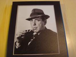 Humphrey Bogart, canvastaulu, koko 20 cm x 30 cm. Teen näitä vain 50 numeroitua kappaletta. Yksi heti valmiina lähetettäväksi.