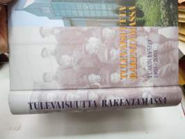 Tulevaisuutta rakentamassa  Turun Lyseo 1903 - 2003