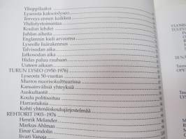 Tulevaisuutta rakentamassa  Turun Lyseo 1903 - 2003