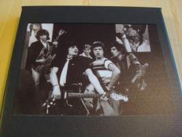 The Rolling Stones, canvastaulu, koko 20 cm x 30 cm. Teen näitä vain 50 numeroitua kappaletta. Yksi heti valmiina lähetettäväksi.