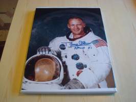 Apollo 11, 50-vuotis 1969-2019, canvastaulu, koko 30 cm x 40 cm. Teen näitä vain 50 numeroitua kappaletta. Yksi heti valmiina lähetettäväksi.