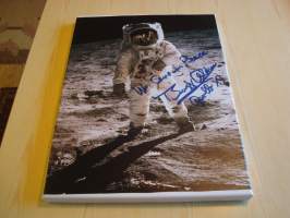 Apollo 11, 50-vuotis 1969-2019, canvastaulu, koko 30 cm x 40 cm. Teen näitä vain 50 numeroitua kappaletta. Yksi heti valmiina lähetettäväksi.