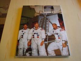 Apollo 11, 50-vuotis 1969-2019, canvastaulu, koko 30 cm x 40 cm. Teen näitä vain 50 numeroitua kappaletta. Yksi heti valmiina lähetettäväksi.
