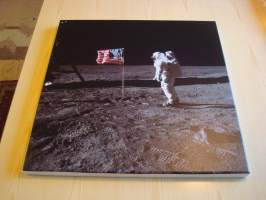 Apollo 11, 50-vuotis 1969-2019, canvastaulu, koko 40 cm x 40 cm. Teen näitä vain 50 numeroitua kappaletta. Yksi heti valmiina lähetettäväksi.