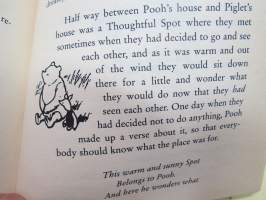 The Pooh Dictionary - The complete guide to yhe words of Pooh &amp; all the animals in the forest(Nalle Puh sanakirja)