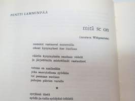 Tuli mies tupestaan - Manuscript -63 -kulttuurikatsaus satakuntalaisten taiteilijoiden tuotantoon &quot;antologia&quot; vastalauseena muun Suomen syrjivään asenteeseen