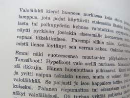 Tuli mies tupestaan - Manuscript -63 -kulttuurikatsaus satakuntalaisten taiteilijoiden tuotantoon &quot;antologia&quot; vastalauseena muun Suomen syrjivään asenteeseen