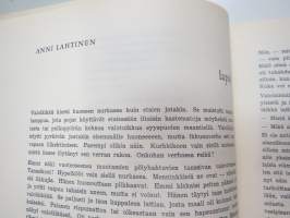 Tuli mies tupestaan - Manuscript -63 -kulttuurikatsaus satakuntalaisten taiteilijoiden tuotantoon &quot;antologia&quot; vastalauseena muun Suomen syrjivään asenteeseen