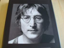 John Lennon, The Beatles, canvastaulu, koko 20 cm x 30 cm. Teen näitä vain 50 numeroitua kappaletta. Yksi heti valmiina lähetettäväksi.