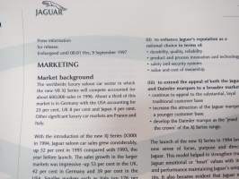 Jaguar XJ Series V8 - Press information 9.9.1997 -pressi- ja lanseerauskansio uudelle mallille, mukana 12 kpl pressikuvia