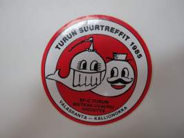 Valasranta 1985 - Turun suurtreffit - Turun Matkailuvaunuyhdistys SF-C  Yläne - Valasranta  - Kallionokka -tarra / sticker
