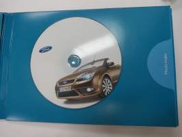 Ford Focus Coupe / Cabriolet 2006 -lanseeraus -mallistoesittelykansio / press release binder