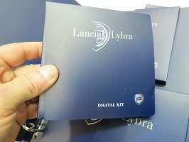 Lancia Lybra -mallistoesittelykansio / lehdistötiedote kansio, pressikuvia ym. / press release binder