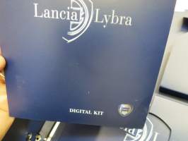 Lancia Lybra -mallistoesittelykansio / lehdistötiedote kansio, pressikuvia ym. / press release binder