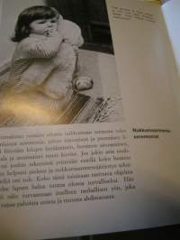 leikki-ikäinen lapsi. t-kirjat