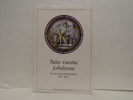 Sata vuotta johdossa. Pietarsaaren puhelinyhtiö 1887-1987