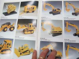 NZG Modelle / Caterpillar 1994 -catalogue / pienoismalliluettelo