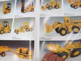NZG Modelle / Caterpillar 1994 -catalogue / pienoismalliluettelo