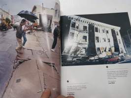 The 1989 San Francisco Bay Earthquake - Portraits of Tragedy and Courage -San Franciscon maanjäristys - kuvakirja