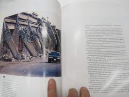 The 1989 San Francisco Bay Earthquake - Portraits of Tragedy and Courage -San Franciscon maanjäristys - kuvakirja