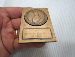 Suomen Matkailuliitto - Finlands Turistförbund - Arja von Schönemann-Hormia 1987 - mitali / medal