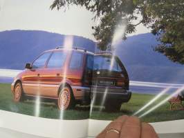 Mitsubishi Space Wagon 1998 -myyntiesite / sales brochure