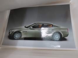 Maserati Quattroporte - ensimmäiset viralliset valokuvat / pressikuvat Frankfurtin autonäyttelyn ensiesittelyä varten -kansio, 2 kpl kuvia -press photographs