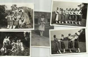 Kansallispukuja  1920-luku  - valokuva 5 kpl
