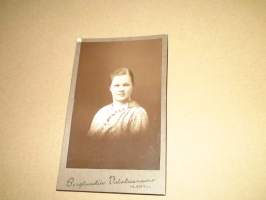 Nainen Elsa Varma ? s 23.3.1902  valokuva  berglundin valokuvaamo Lahti