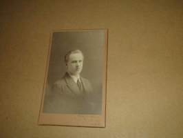 Mies Eino Varma ? 18v 1918  valokuva  berglundin valokuvaamo Lahti