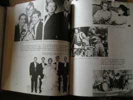 A.PICTORIAL HISTORY OF THE MOVIE MUSICAL.A by JOHN SPRINGER  introduction by  GENE KELLY   vakitan tarjous helposti paketti 19x36 x60 cm paino 35kg 5e.