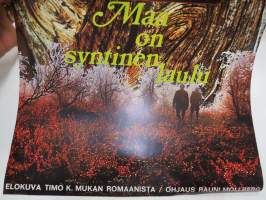 Maa on syntinen laulu -elokuvajuliste, movie poster