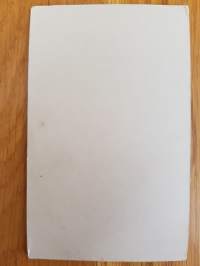 CDV - Visiittikorttivalokuva, -raidallinen puku-. C.P. Dyrendahl Pohjois Esplanadink.31 Helsinki 1895-1912.