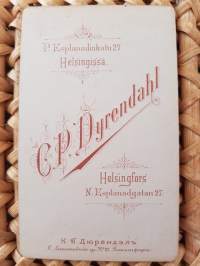 CDV - Visiittikorttivalokuva. - Parta-.   C.P. Dyrendahl Pohjois Esplanadink.31 Helsinki, vuosina 1895-1912.