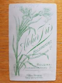 CDV - Visiittikorttivalokuva. -Sisko ja sen veli-. Atelier Iris Aleksanterinkatu 21 Helsinki.