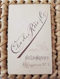 CDV - Visiittikorttivalokuva. Charles Riis &amp; Co Glogatan No 3 Helsingfors, vuodesta 1882 vuoteen 1887.