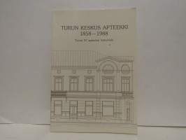 Turun Keskus Apteekki 1858-1988 : Turun IV apteekin historiikki