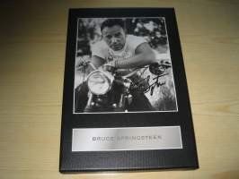 Bruce Springsteen, canvastaulu, koko 20 cm x 30 cm. Tehty 50 numeroitua kappaletta. Hieno esim. lahjaksi.