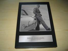 Sean Connery, James Bond 007, Aston Martin, canvastaulu, koko 20 cm x 30 cm. Tehty 50 numeroitua kappaletta. Hieno esim. lahjaksi.