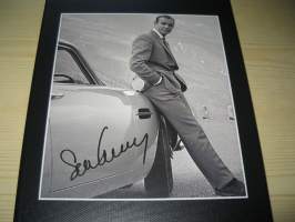 Sean Connery, James Bond 007, Aston Martin, canvastaulu, koko 20 cm x 30 cm. Tehty 50 numeroitua kappaletta. Hieno esim. lahjaksi.