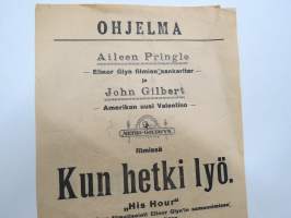 Kun hetki lyö (His hour) -elokuvan (mykkäfilmin) käsiohjelma 1925, pääosissa Alleen Pringle, John Gilbert, Emily Fitzroy, Dale Fuller -movie program