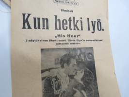 Kun hetki lyö (His hour) -elokuvan (mykkäfilmin) käsiohjelma 1925, pääosissa Alleen Pringle, John Gilbert, Emily Fitzroy, Dale Fuller -movie program