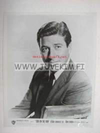 Girl on the run / Efrem Zimbalist -elokuvateatterin kaappikuva