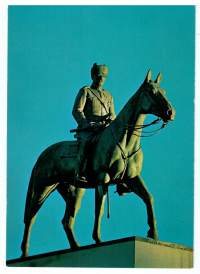 Helsinki sarjan postikortti  Carl Gustaf Mannerheim  ratsun selässä suviyön    hämärässä Kulkematon
