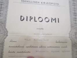 Diploomi - Teknillinen kirjeopisto, rakennusmestari Viljo Rosvall ...oikeudella käyttää teknikkosormusta, 30.6.1943 -certificate, technical studies