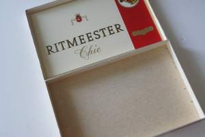 Ritmeester Chic - sikarilaatikko pahvia , koko 11x16x2 cm